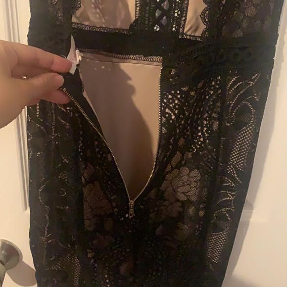 A’gaci Lace Dress - Picture 11 of 15